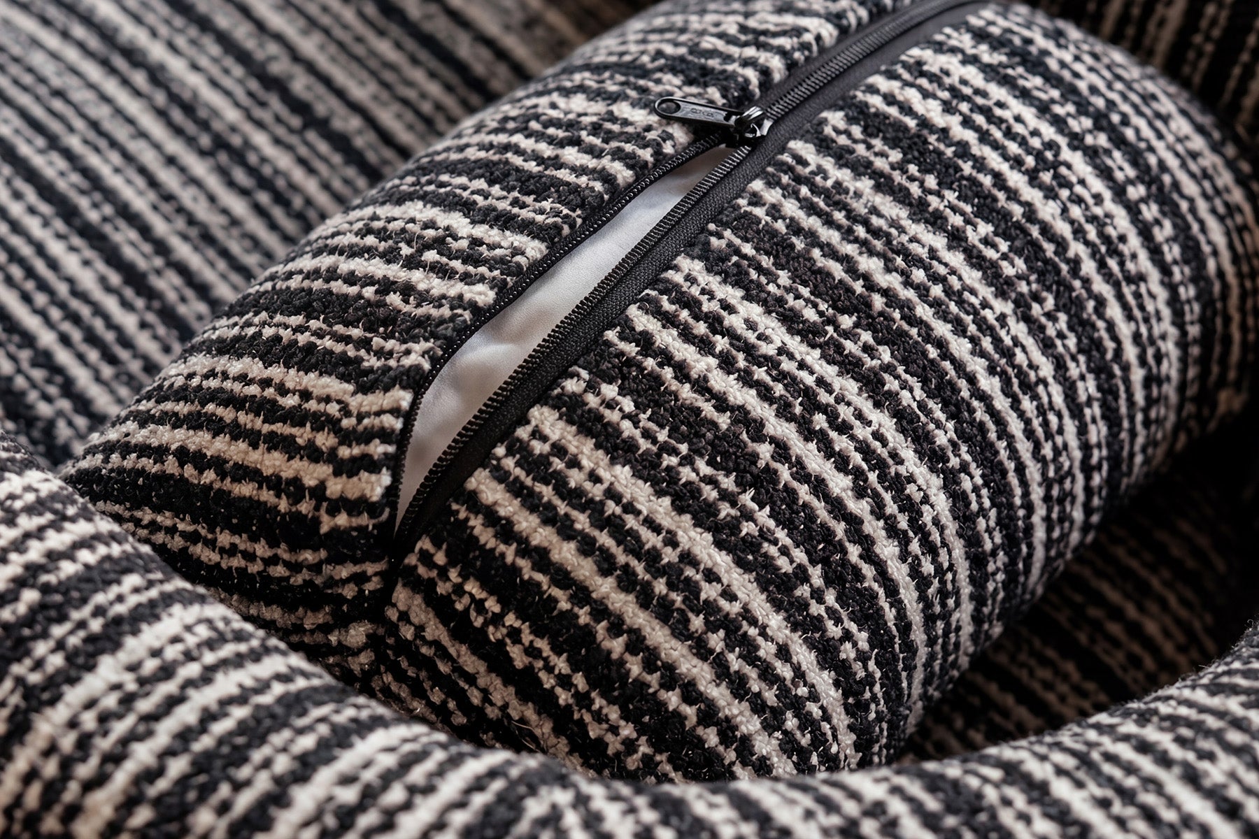Avelyn Curved Lounge Chair