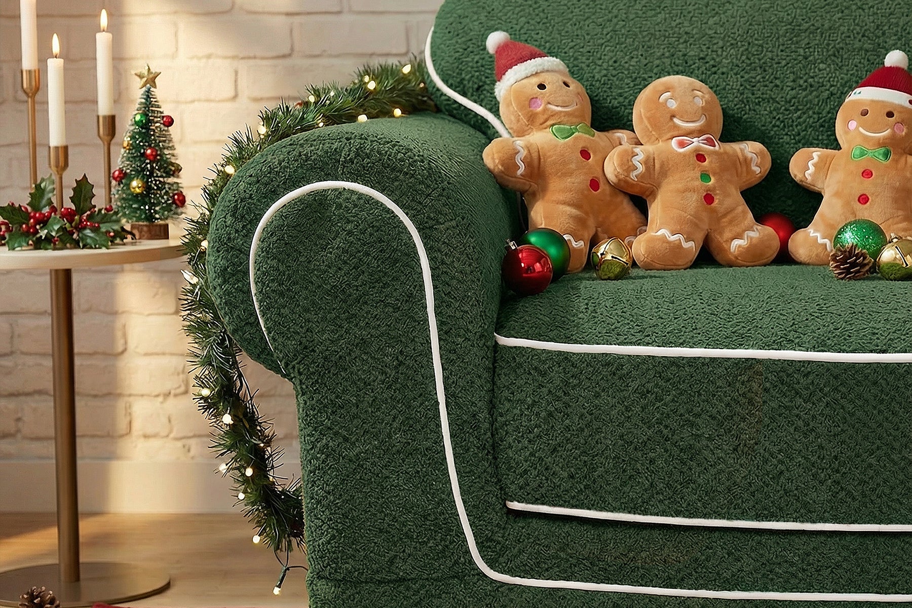 Nysa Roll-Arm Loveseat