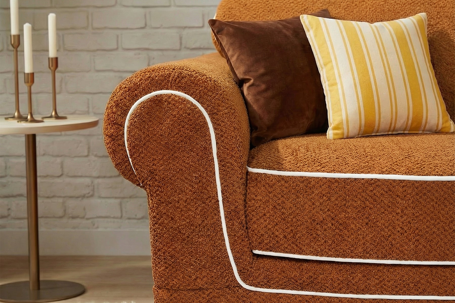 Nysa Roll-Arm Loveseat